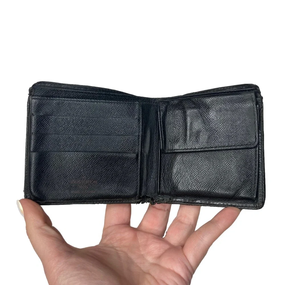Authentic Louis Vuitton Black Epi Leather Men’s Unisex Bifold Marco Wallet_6
